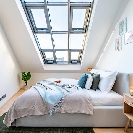Days - Three Bedroom With Terrace And Ac * Praag