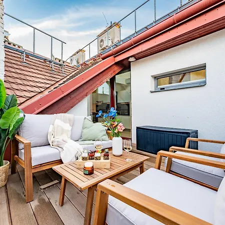 Days - Three Bedroom With Terrace And Ac * Praha