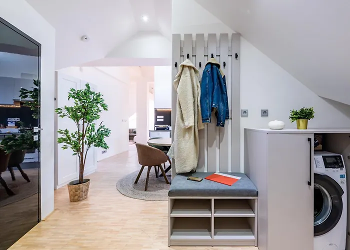 Days - Three Bedroom With Terrace And Ac Apartmán *